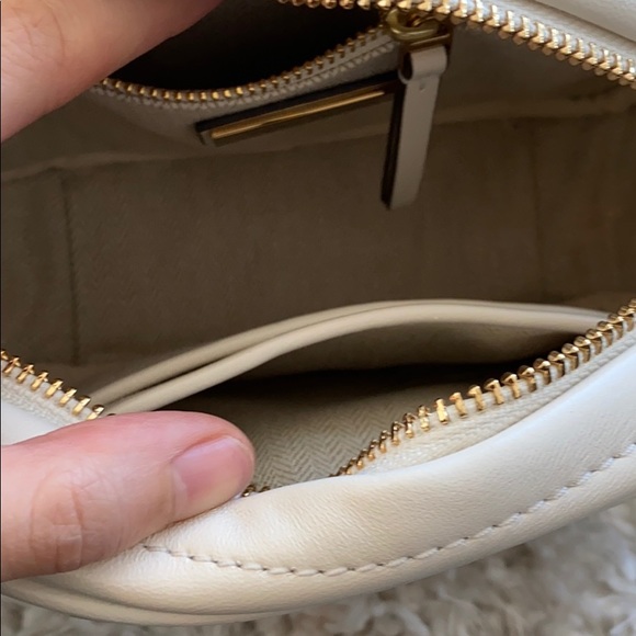 Tory Burch Kira Quilted Camera Bag - Picture 4 of 7